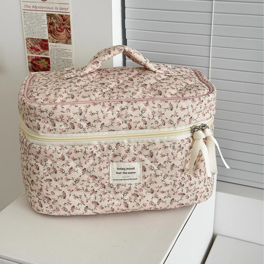 Vintage Floral Quilted Cosmetic Bag – Women's Travel Makeup Organizer Pouch